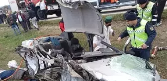 Otomobil ile TIR çarpıştı: 1 ölü, 2 yaralı