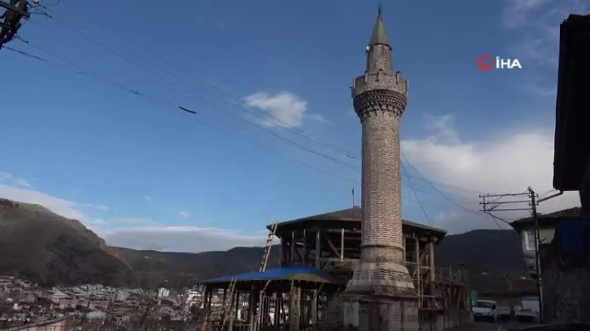 Tokat\'ta minaresi öksüz kalan 6 asırlık caminin inşaatı devam ediyor