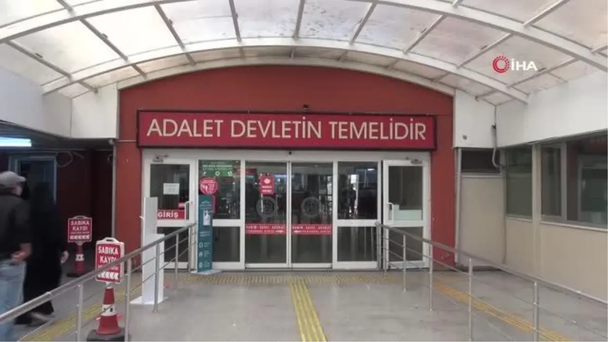 Yaşlı adamın kalbinden bıçaklanarak öldürülmesine ilişkin tutuklanan sanıklar karşısına çıktı