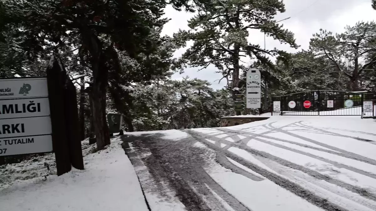 Yozgat\'ta Yağan Kar Vatandaşı Şaşırttı, Çiftçiyi Sevindirdi