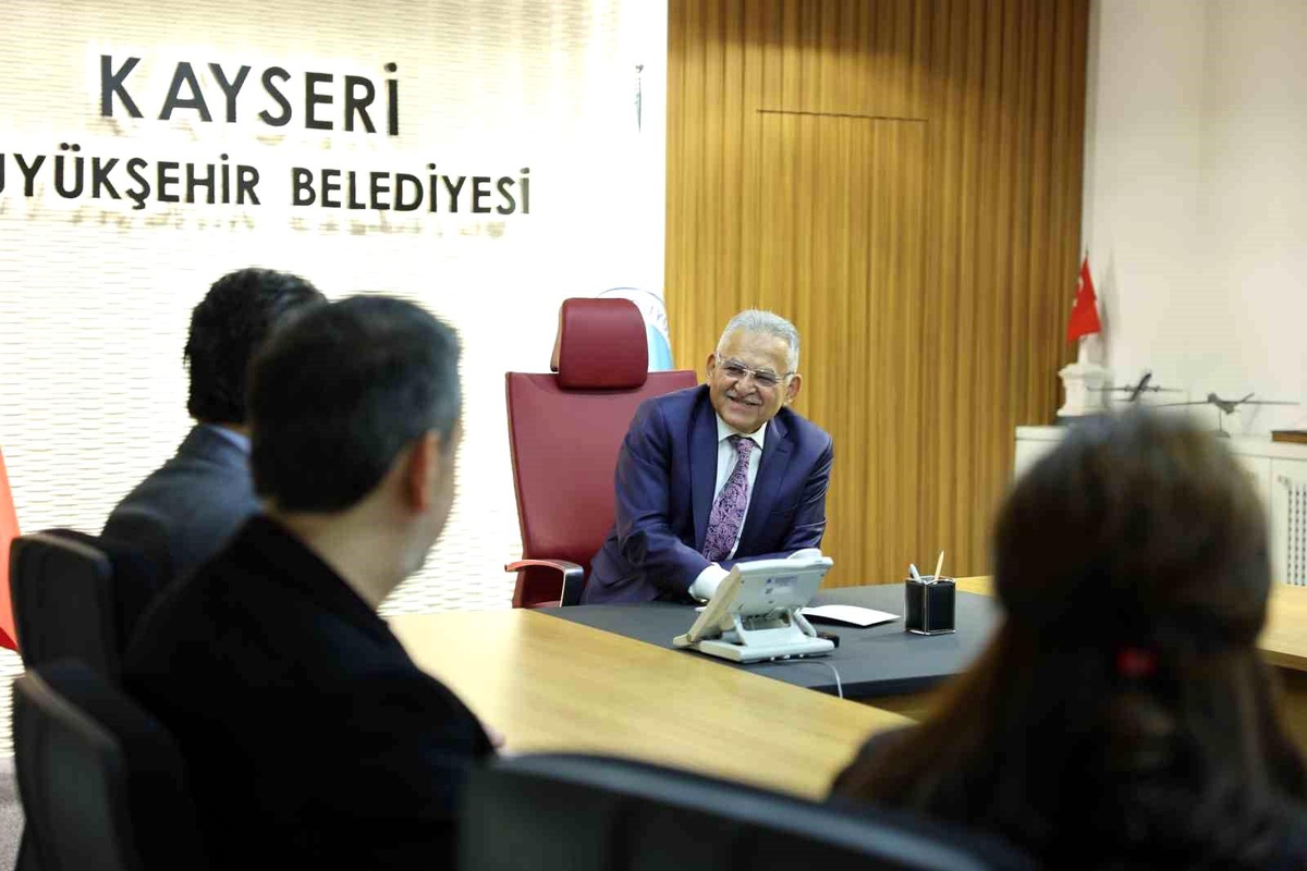 Başkan Büyükkılıç\'a AK Parti Kocasinan İlçe Teşkilatının yeni yönetiminden ziyaret