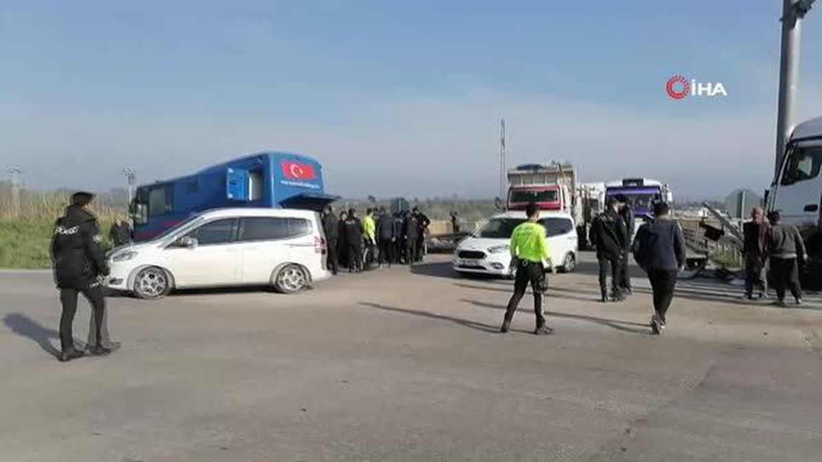 Cezaevi nakil aracı ile tır çarpıştı: 6'sı asker 9 yaralı