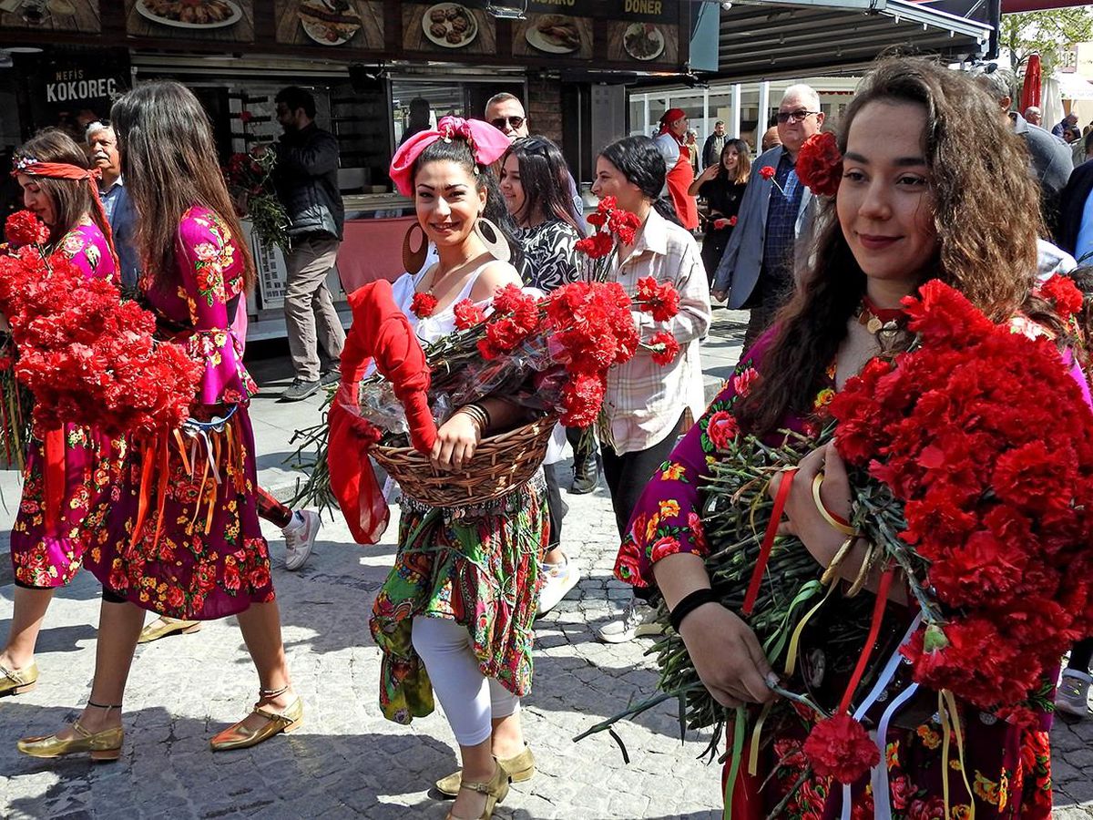 Dünya Romanlar Günü Çeşme\'de kutlandı