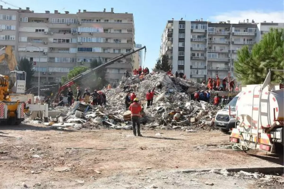 İzmir depreminde yıkılan Emrah Apartmanı ile ilgili 2 belediye görevlisine dava