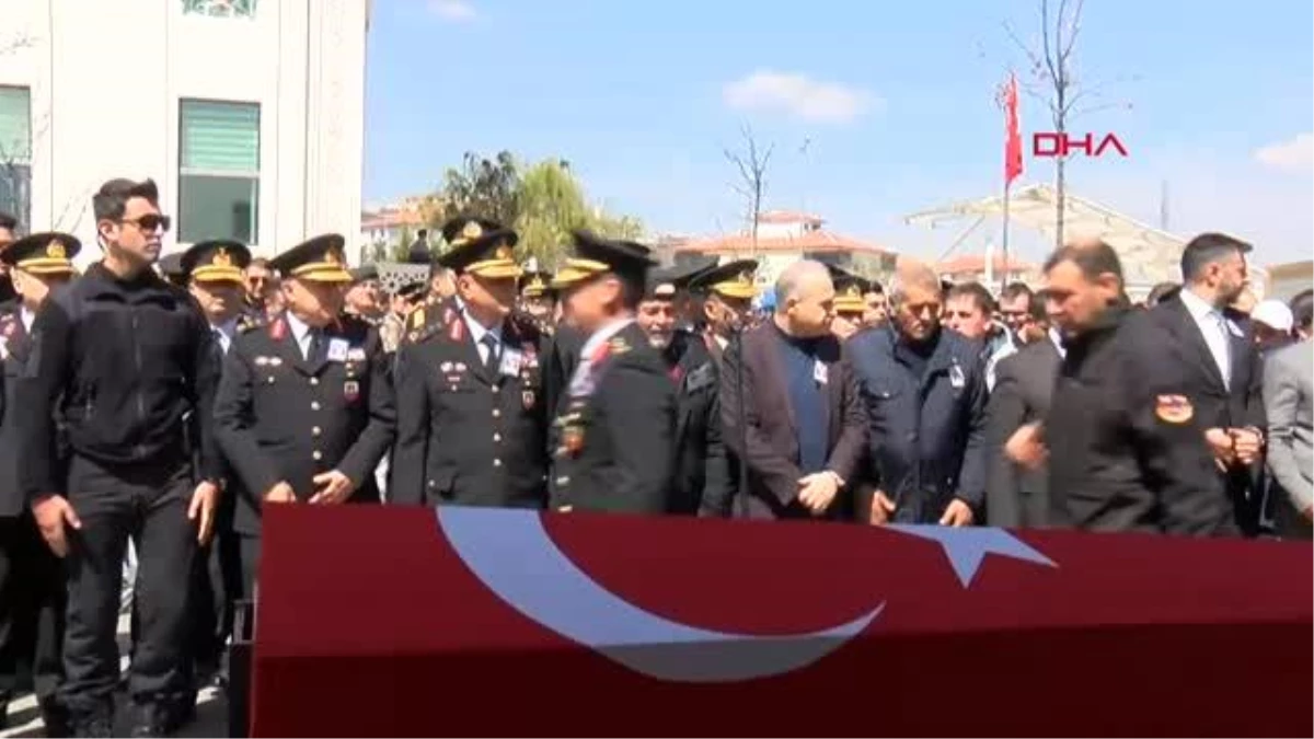 Jandarma Astsubay Kıdemli Çavuş Tanju Çolak son yolculuğuna uğurlandı