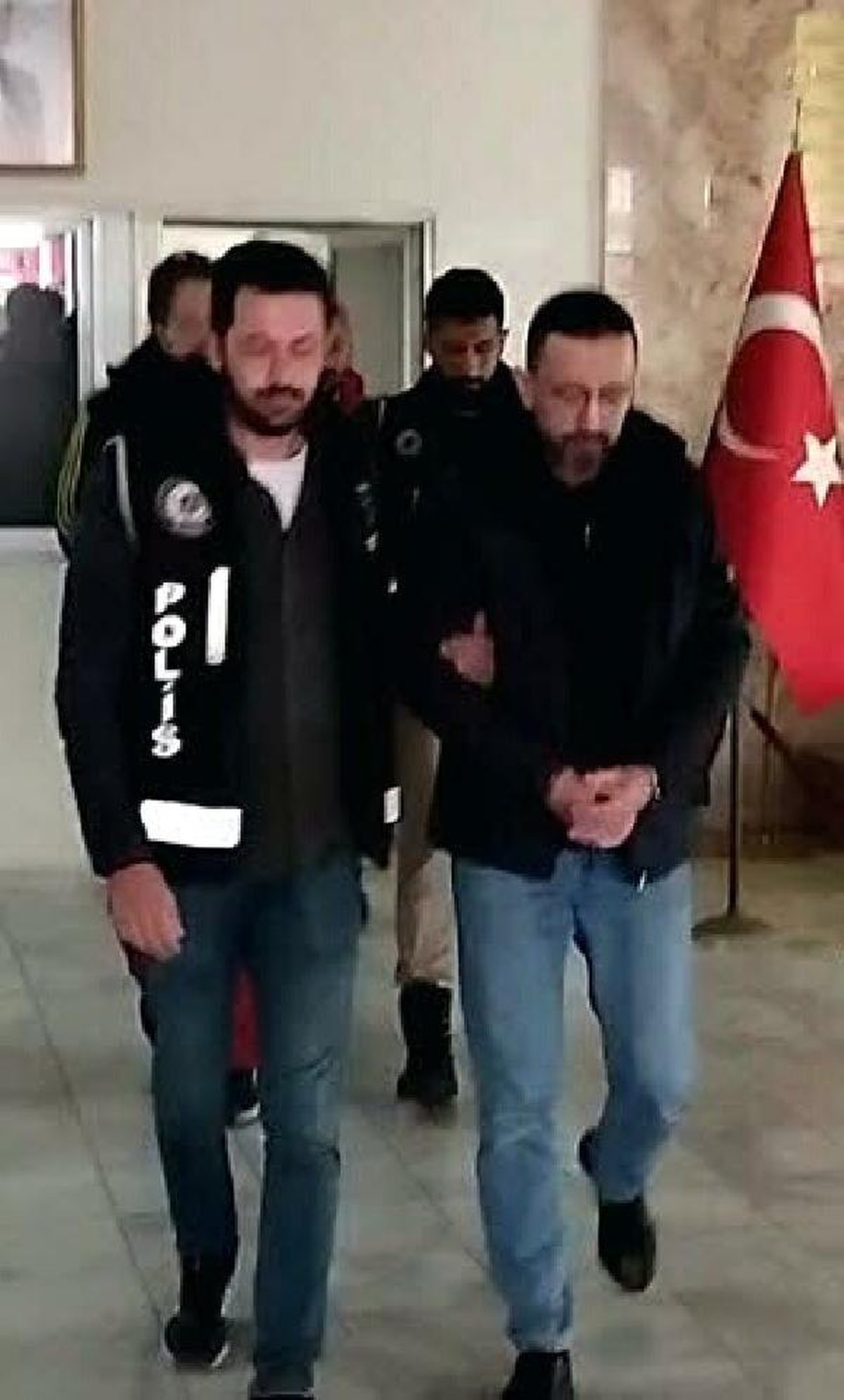 \'MİT görevlisiyiz\' diyerek dolandıran 2 kişi tutuklandı
