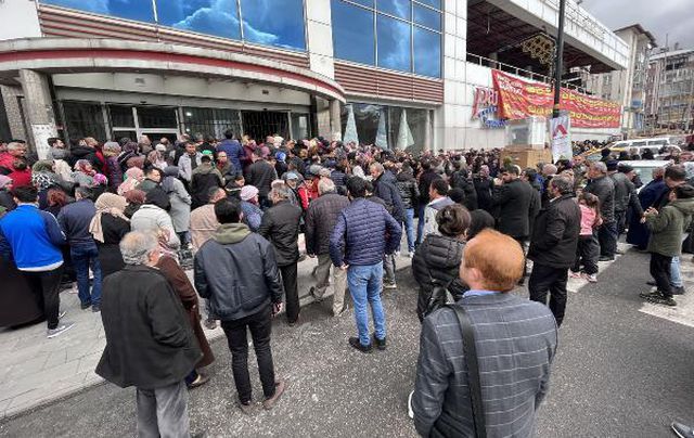 Sivas'ta mağazada indirim izdihamı Sivas'ta mağazada indirim izdihamı