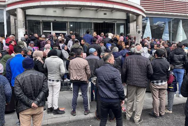 Sivas'ta mağazada indirim izdihamı Sivas'ta mağazada indirim izdihamı