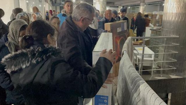 Sivas'ta mağazada indirim izdihamı Sivas'ta mağazada indirim izdihamı