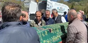 Ünlü oyuncunun anne babası son yolculuğuna uğurlandı