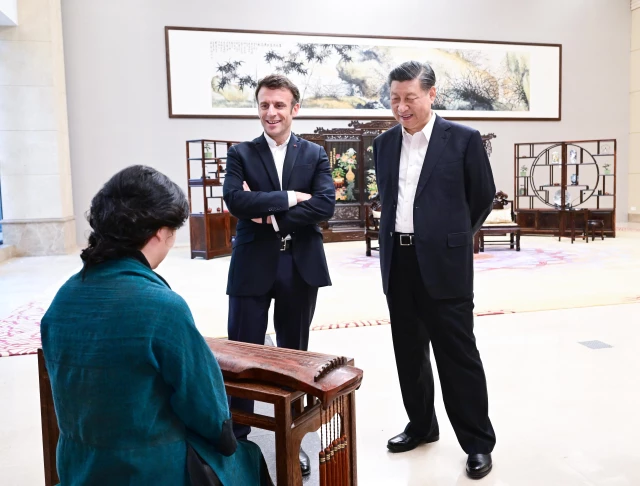 Xi, Macron ile Gayriresmi Görüşme Gerçekleştirdi