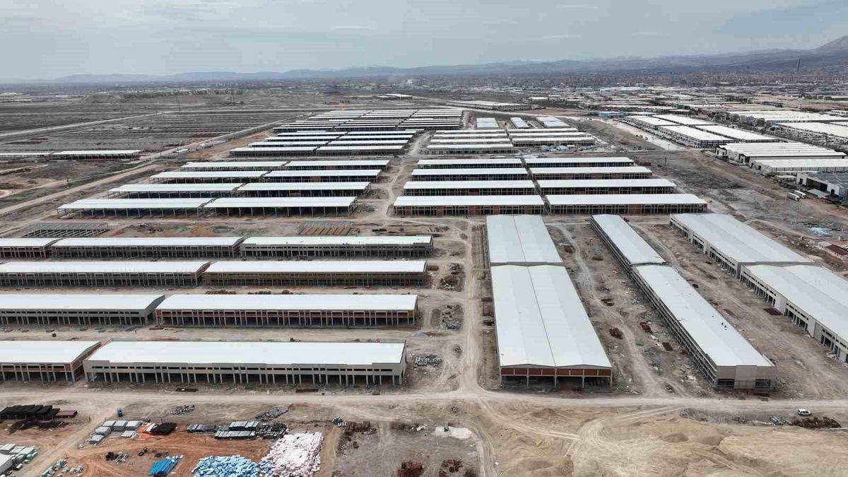 Başkan Altay yapımı süren yeni sanayi sitesinde incelemelerde bulundu