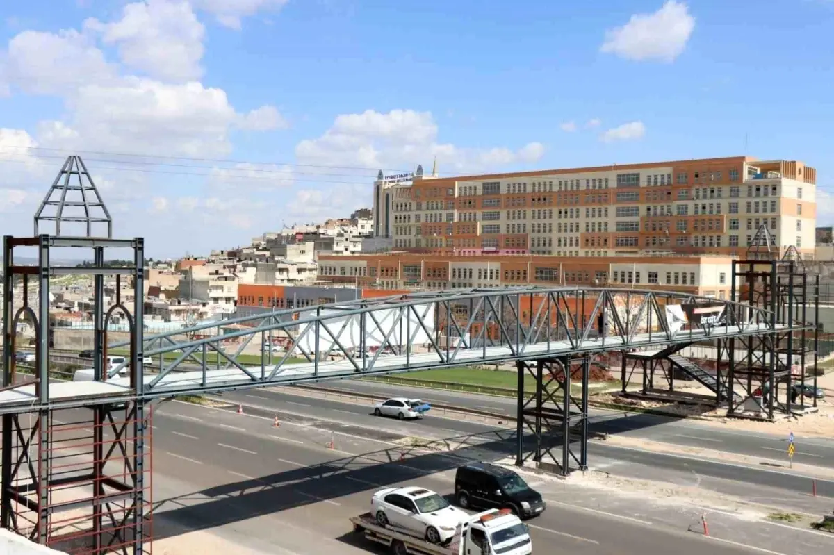 Büyükşehirden okullar bölgesine üst geçit