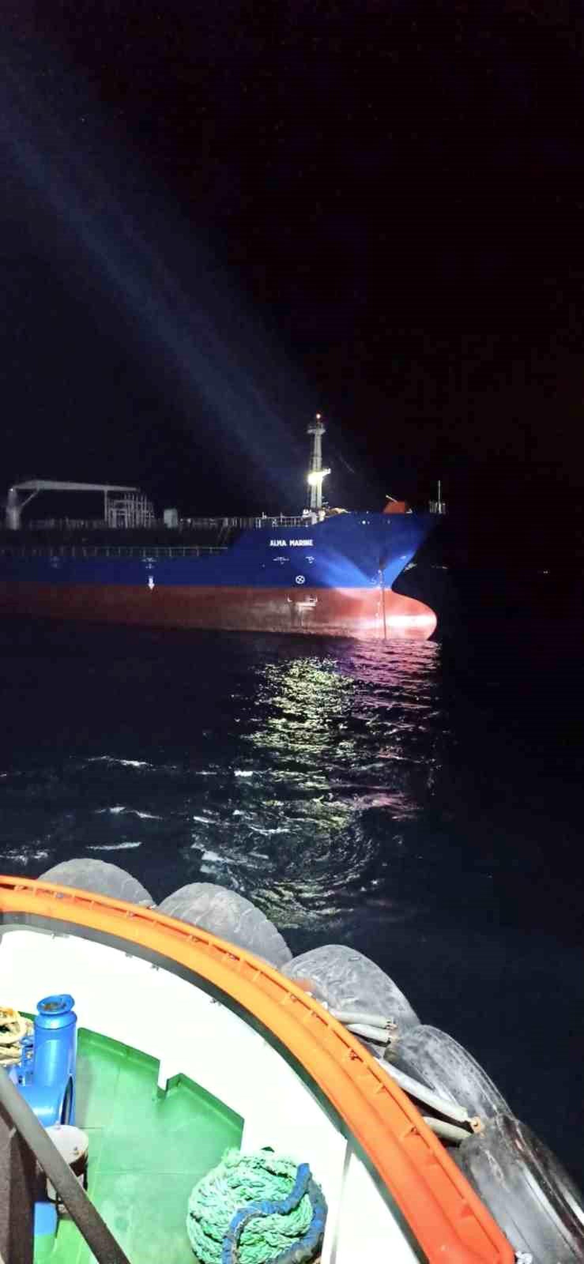 Çanakkale Boğazı\'nda kimyasal yüklü tanker makine arızası yaptı