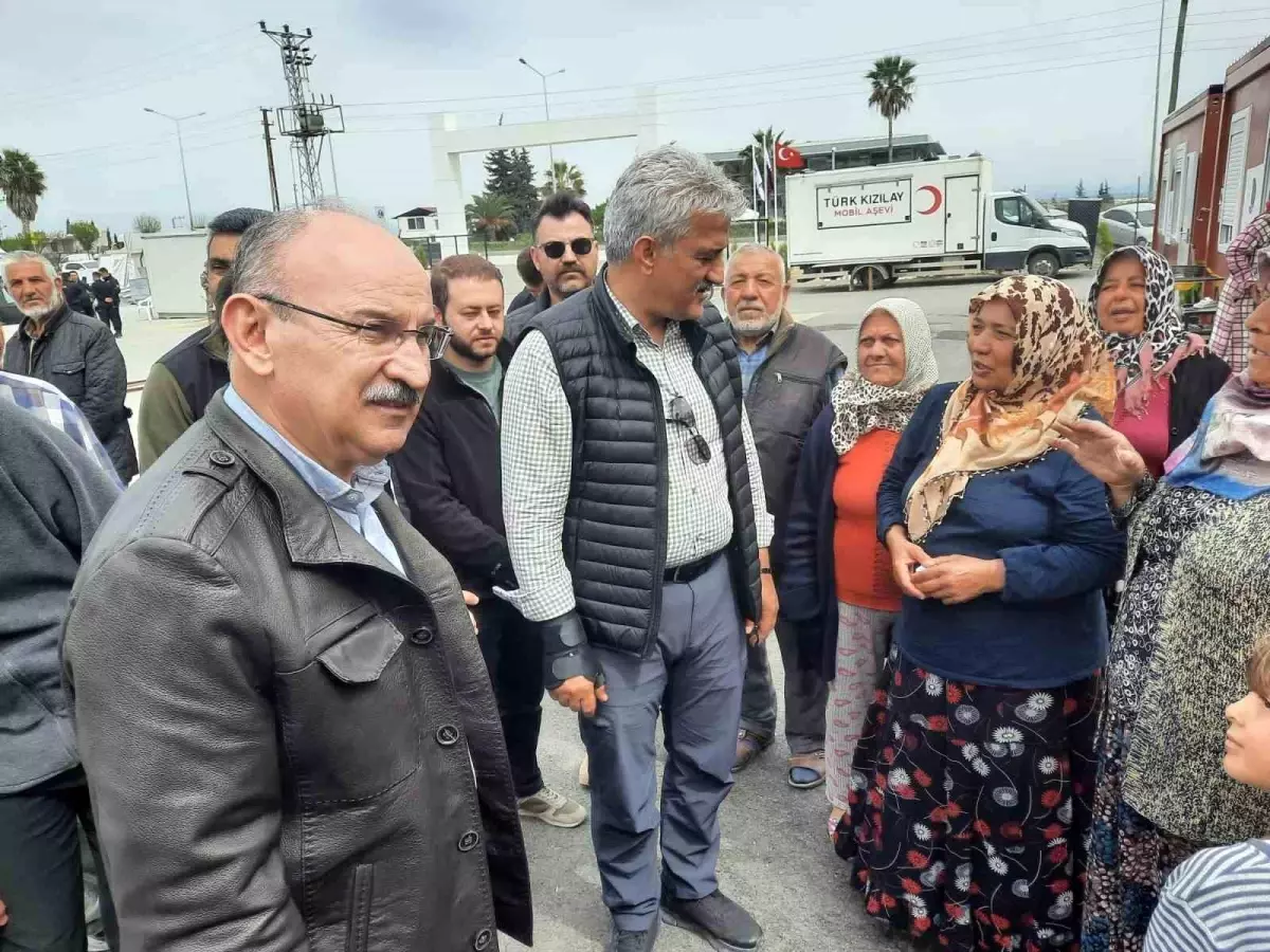 Deprem bölgesinde görevlendirilen Manisa Valisi Karadeniz vazifeye başladı