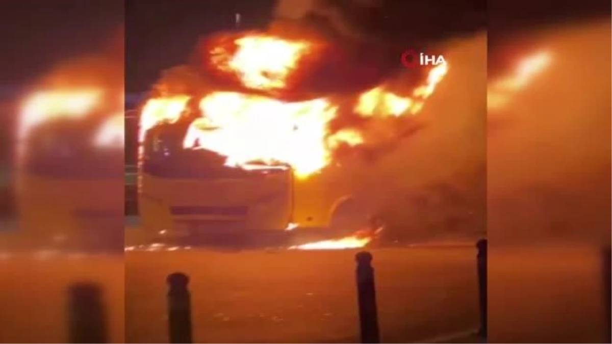 Fatih\'te bir İETT otobüsü alev alev yandı