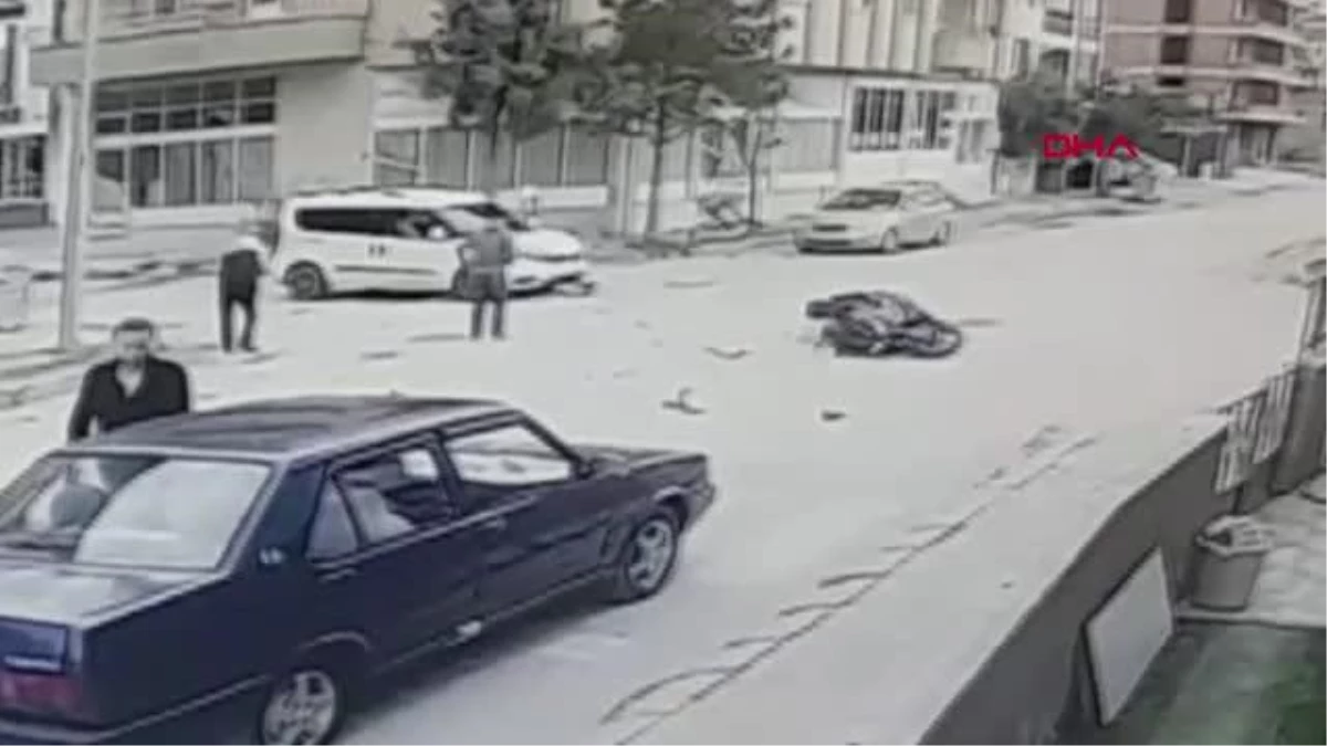 Çorum\'un Osmancık ilçesinde motosiklet ile hafif ticari araç çarpıştı: 2 yaralı