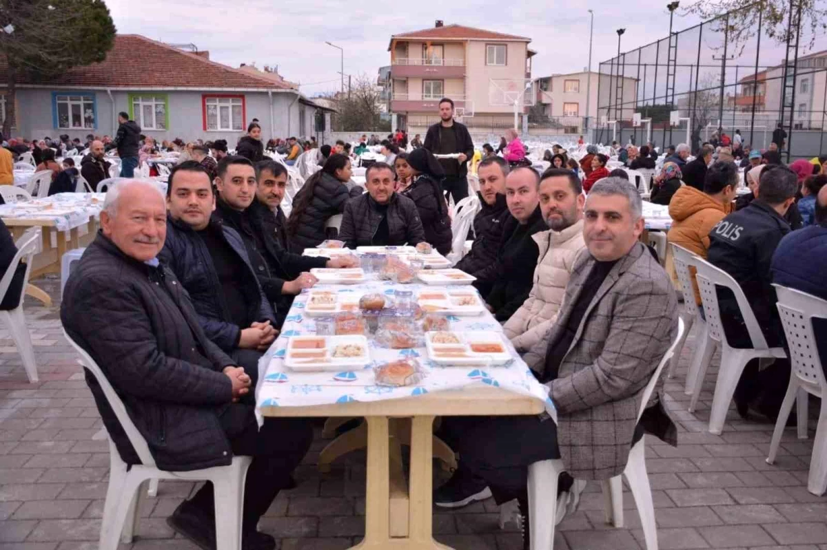 Lapseki Belediyesi\'nin sokak iftarları devam ediyor