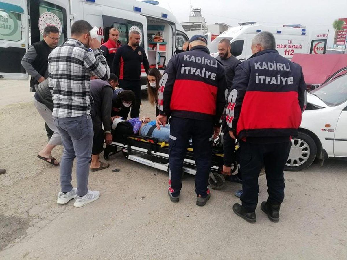Osmaniye'de iki otomobil çarpıştı: 6 yaralı