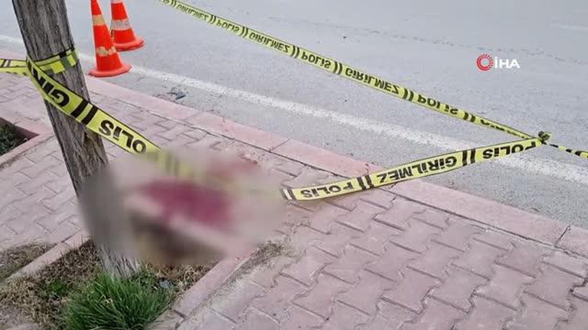 Otomobilin çarptığı motosikletli hayatını kaybetti: 1 ölü