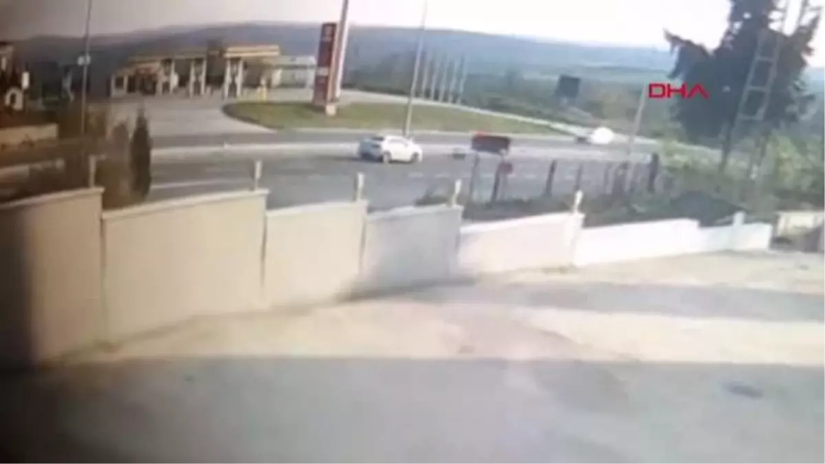 OTOMOBİLİN ÇARPTIĞI YAREN AĞIR YARALANDI; KAZA KAMERADA