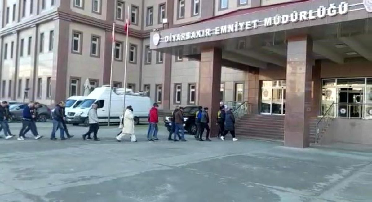 'Paravan operasyonu' ile 157 milyon 816 bin lira vurgun yapan çete çökertildi