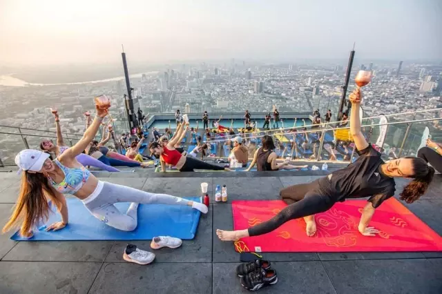 Yoga Severler Bangkok'un Zirve Noktasında Buluştu