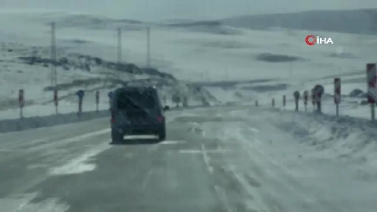 Ardahan\'da kar ve tipi ulaşımı aksattı