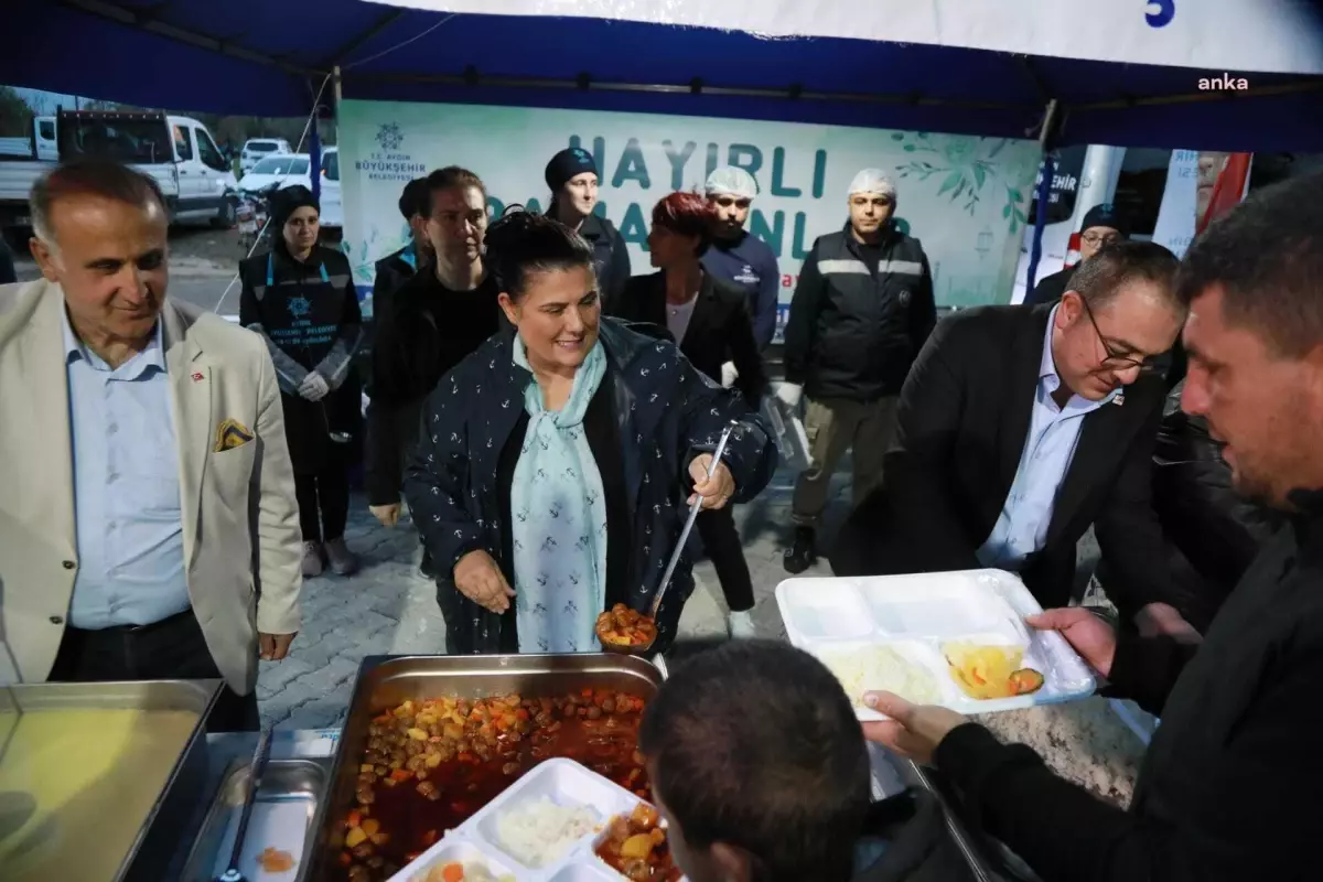 Aydınlılar, Büyükşehir\'in İftar Sofralarında Bir Araya Gelmeye Devam Ediyor