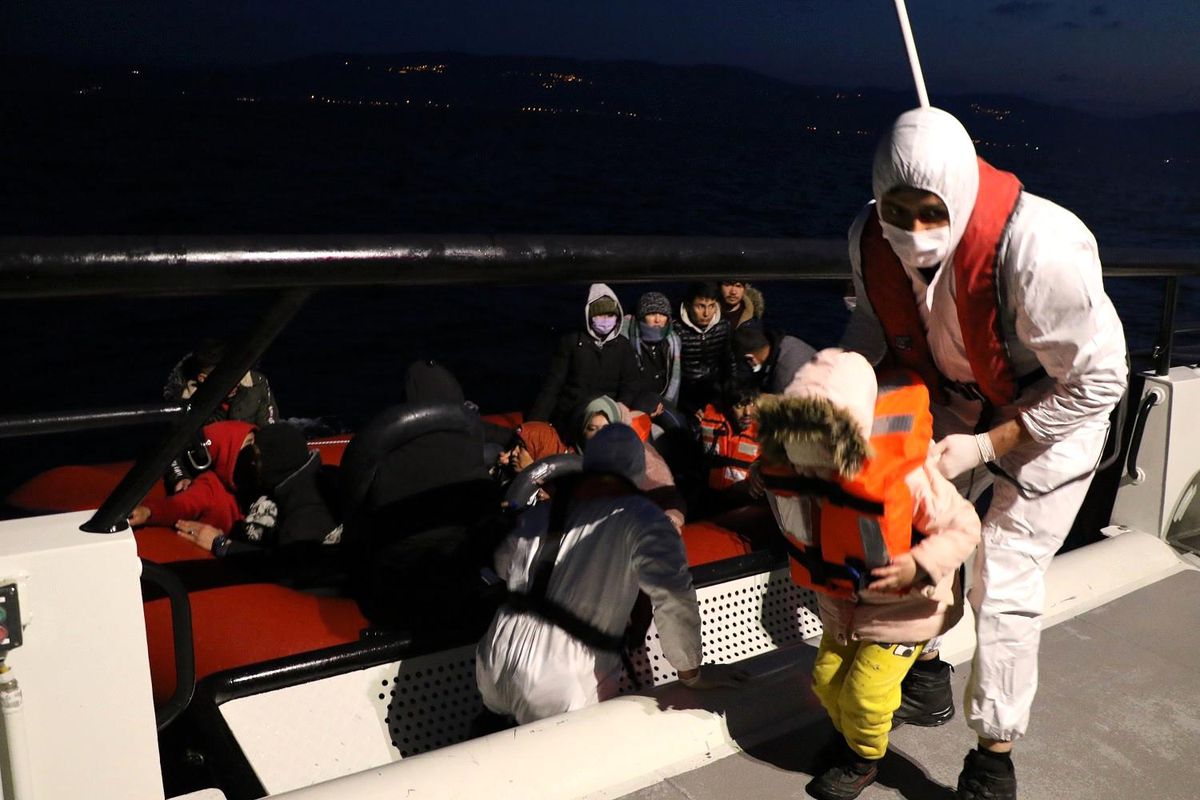 Çanakkale'de 77 kaçak göçmen yakalandı