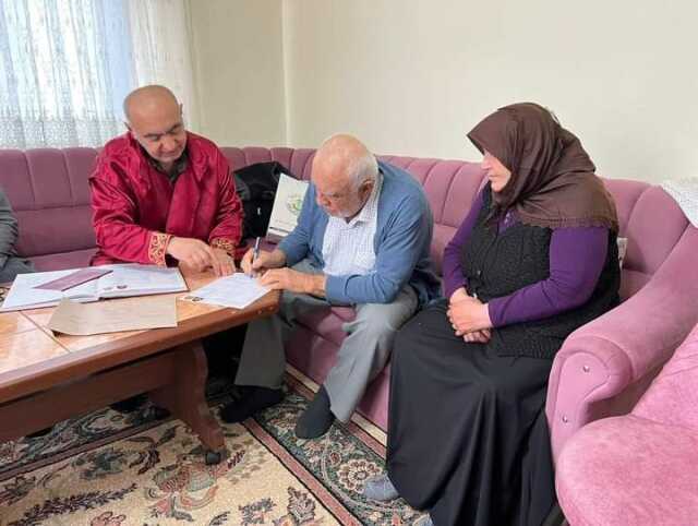 Beş gün önce evlenen yaşlı çifti asansör kazası ayırdı Beş gün önce evlenen yaşlı çifti asansör kazası ayırdı