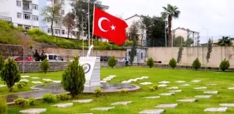 Cizre'de 7 yıl önce terör örgütü PKK'nın saldırısında şehit düşen 12 polis anıldı