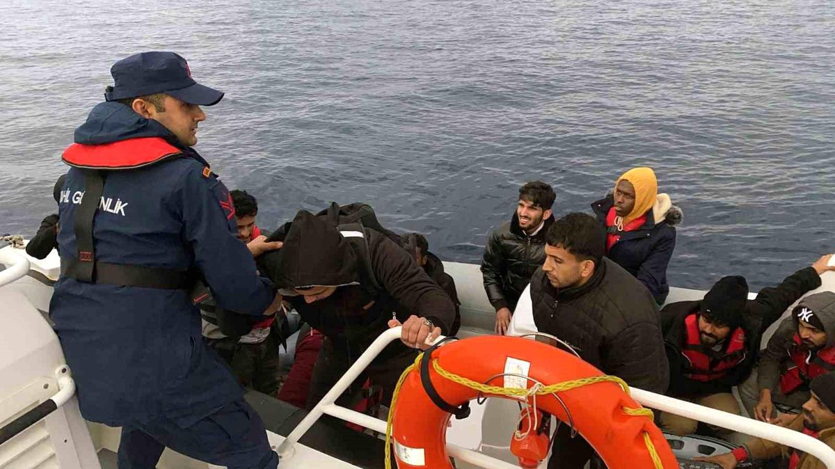 Yunanistan Sahil Güvenlik Unsurları Tarafından Geri İtildiler