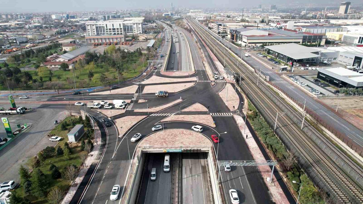 Demir Yolu Caddesi\'nde trafiği rahatlatacak düzenleme tamamlandı