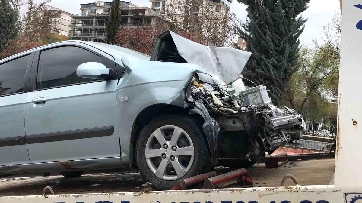 Elazığ\'daki kazada yaralanan sürücü hayatını kaybetti