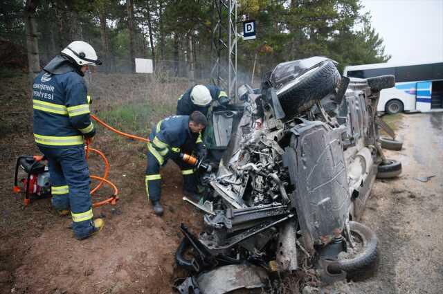 Eskişehir'de zincirleme trafik kazasında 12'si asker 14 kişi yaralandı