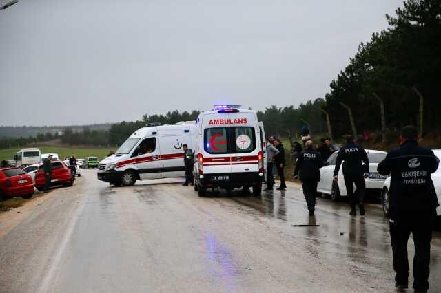 Eskişehir'de zincirleme trafik kazasında 12'si asker 14 kişi yaralandı