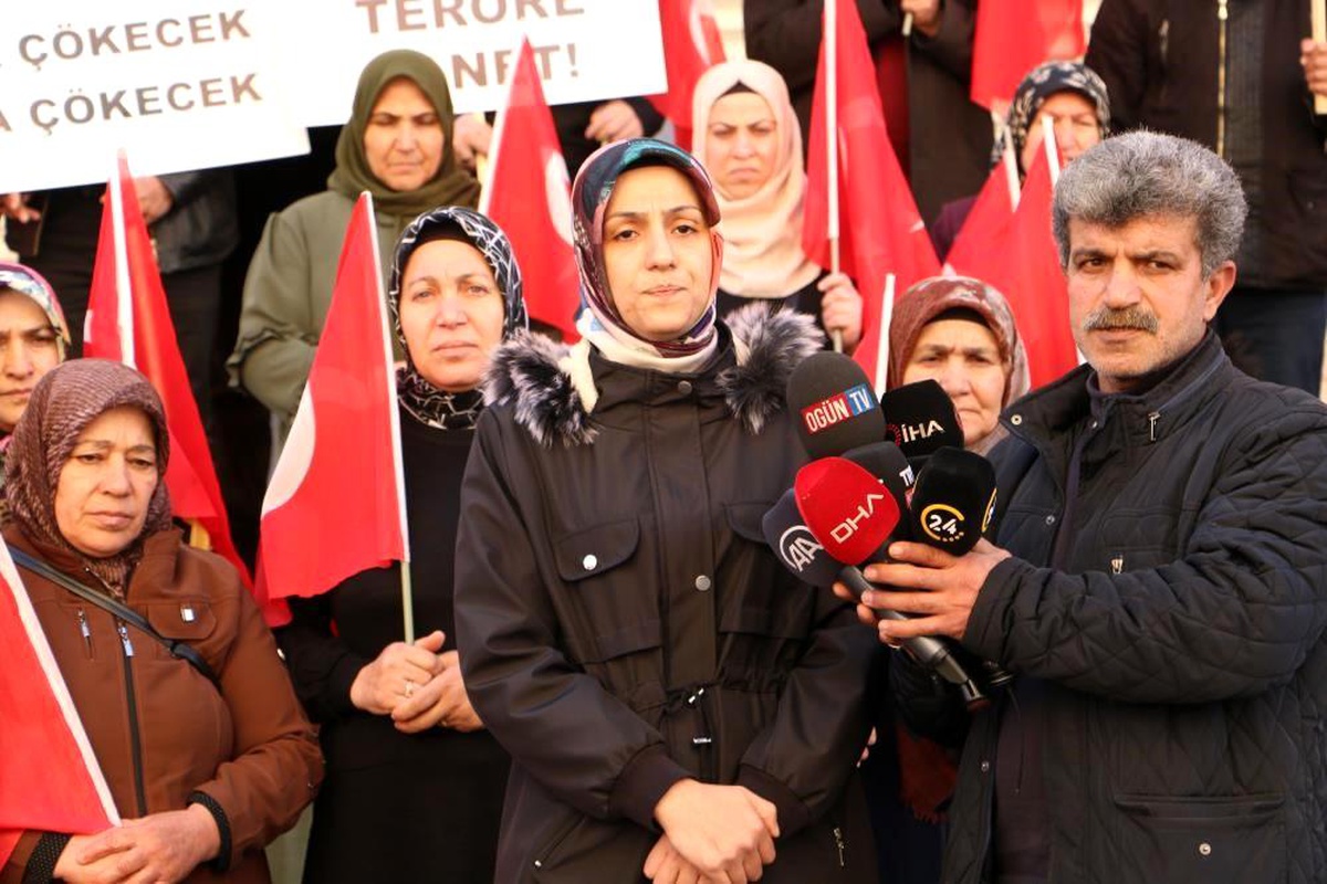 Evlat direnişinin sembol isimlerinden Ayşegül Biçer, AK Parti\'den milletvekili adayı oldu