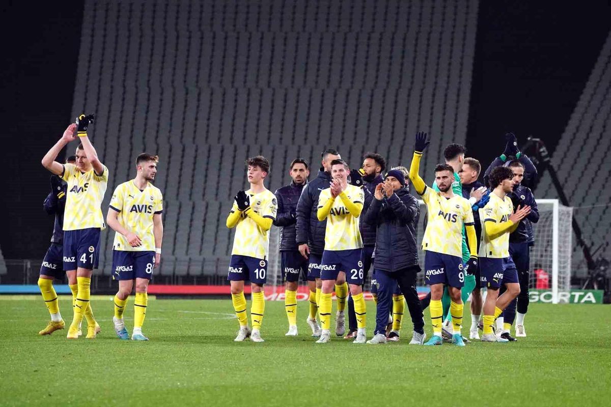 Fenerbahçe\'nin deplasmandaki yenilmezlik serisi 7 maça çıktı