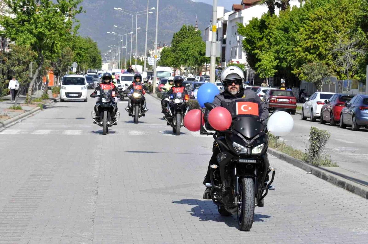 Fethiye Polisinden anlamlı kortej
