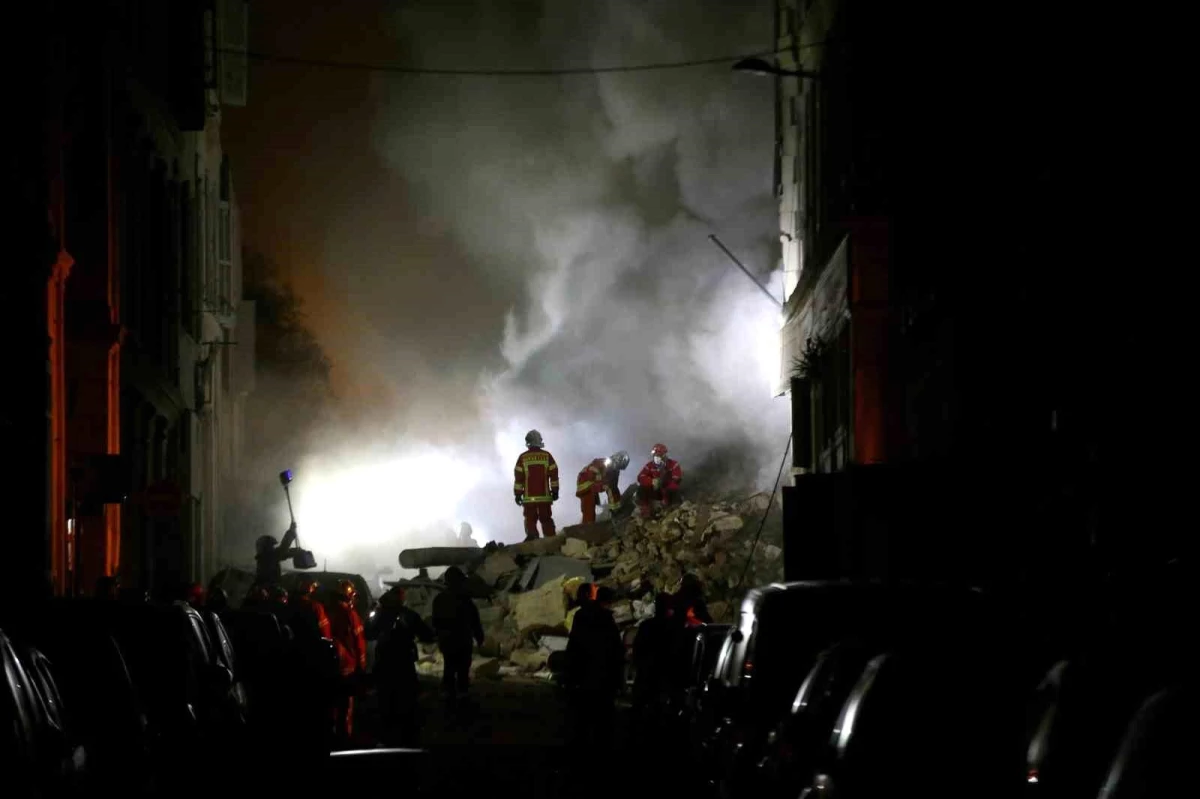 Fransa\'da çöken binanın enkazında 2 kişinin cansız bedeni bulundu