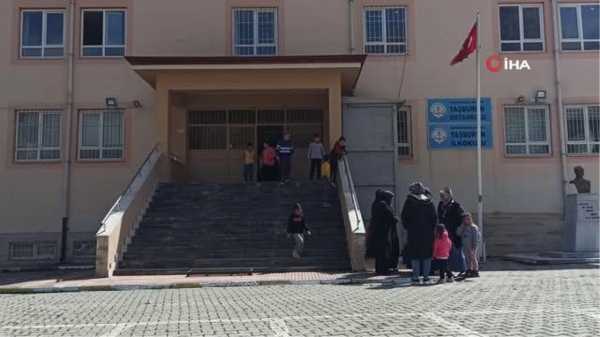 İkinci depremin merkezi Elbistan\'da 64 gün sonra ilk ders zili çaldı