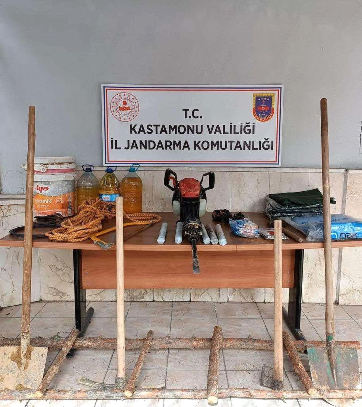 Kaçak define avcılarına suçüstü baskın: 5 gözaltı