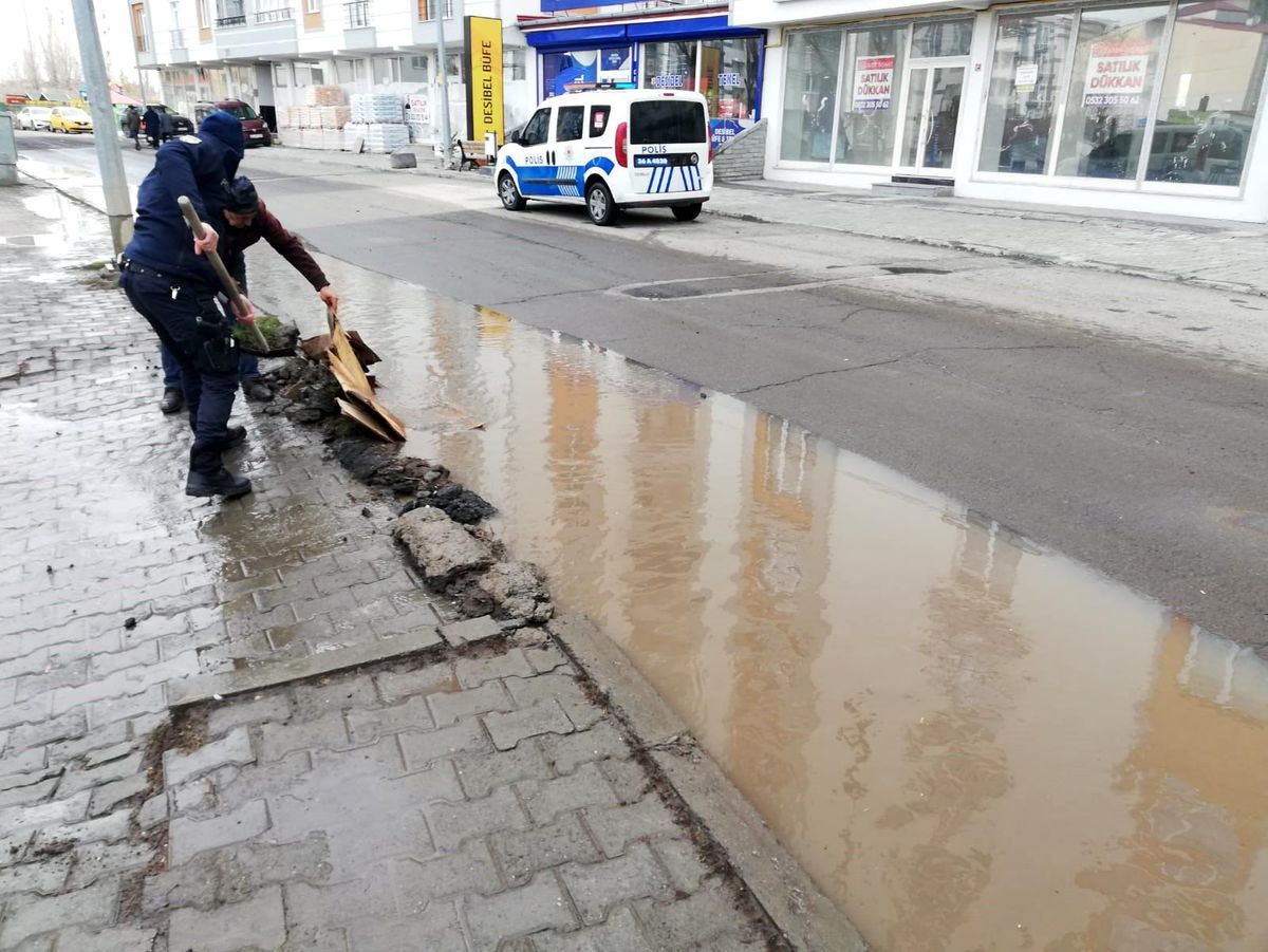 Kars polisinden örnek davranış