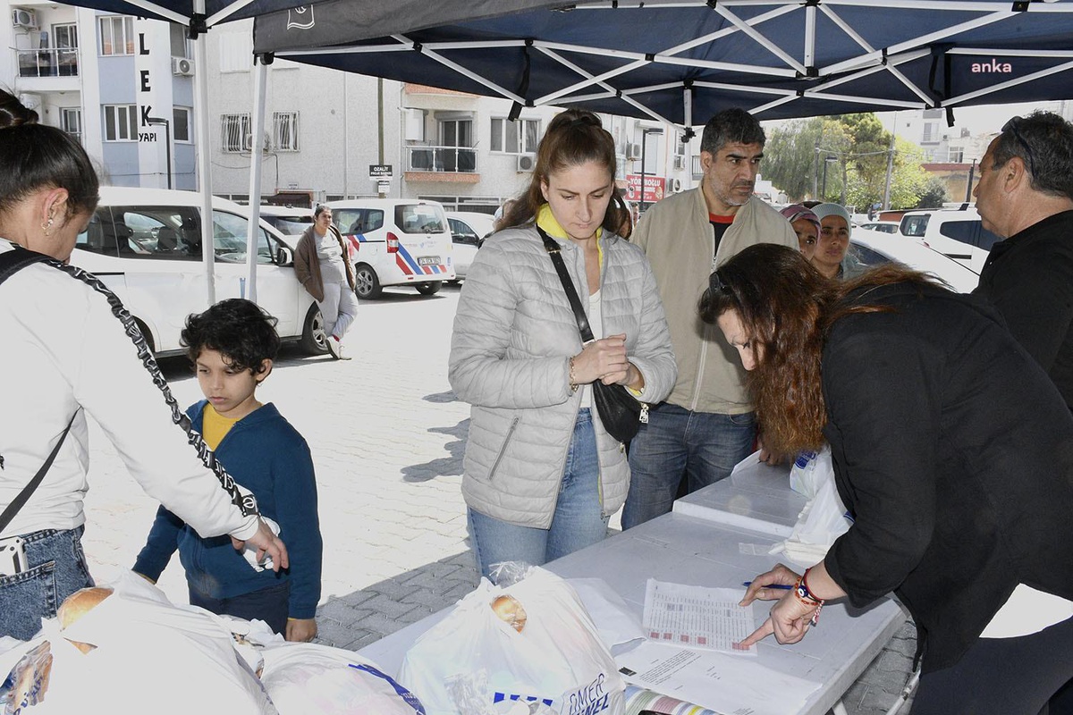 Kuşadası Belediyesi beslenme desteğini sürdürüyor