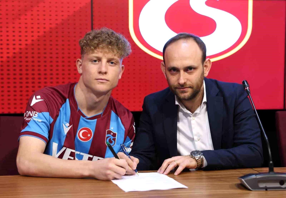 Kütahyalı Muhammed Mustafa Pınarcı, Trabzonspor forması ile profesyonel oldu