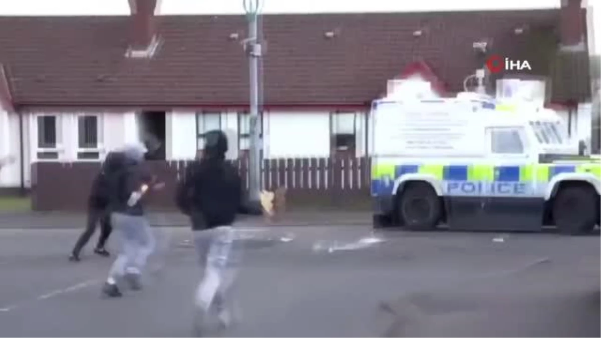 Kuzey İrlanda\'da polis aracına molotoflu saldırı