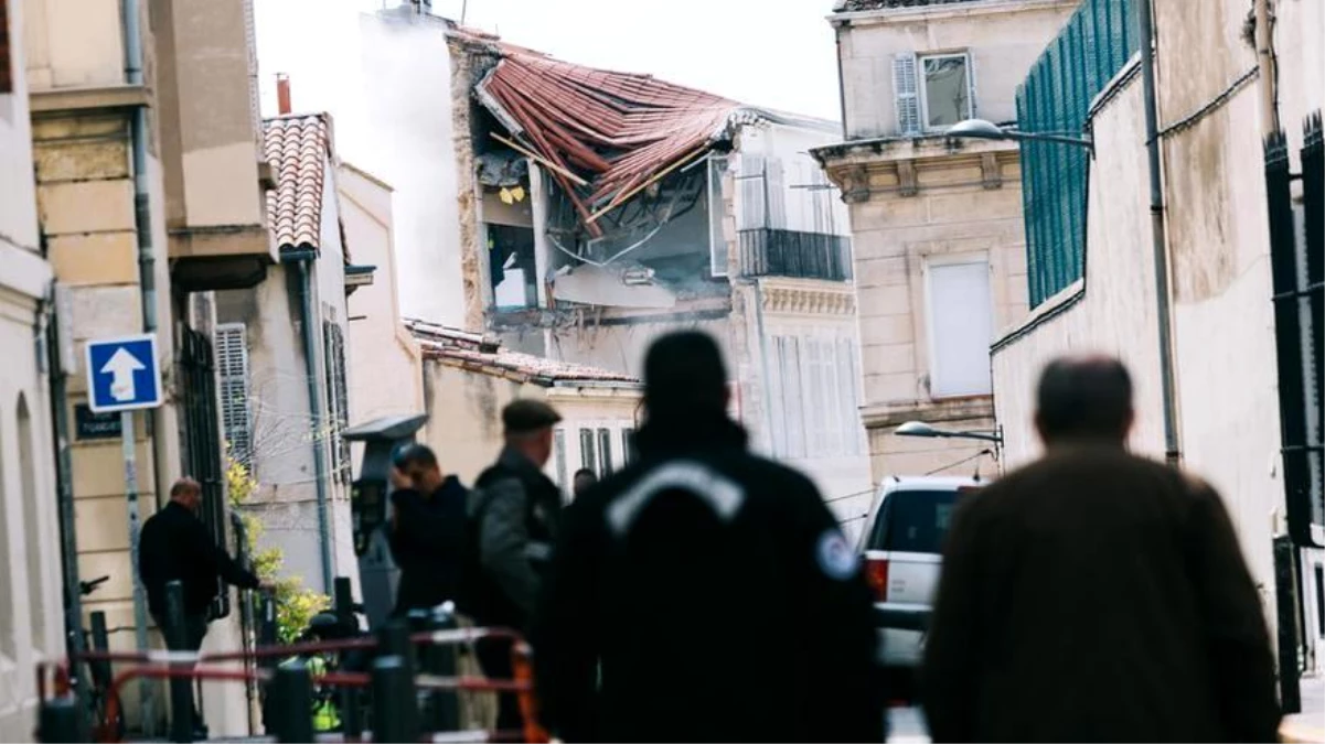 Marsilya\'da çöken binada iki kişinin cesedi bulundu