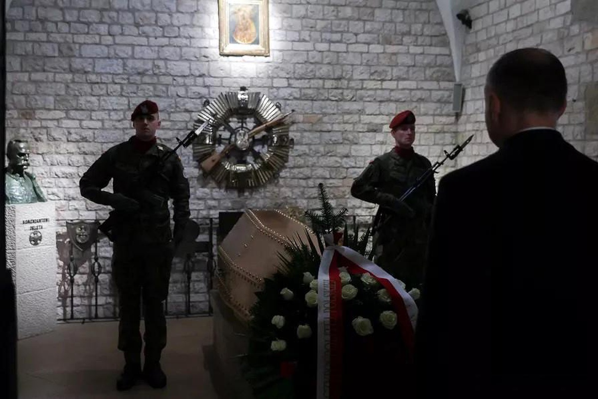 Polonya\'da Smolensk uçak kazasında hayatını kaybedenler anıldı