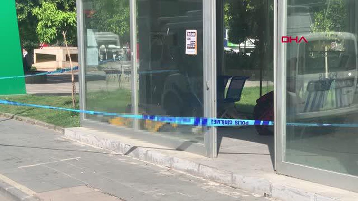 SOKAKTA YAŞIYORDU, DURAKTA CESEDİ BULUNDU